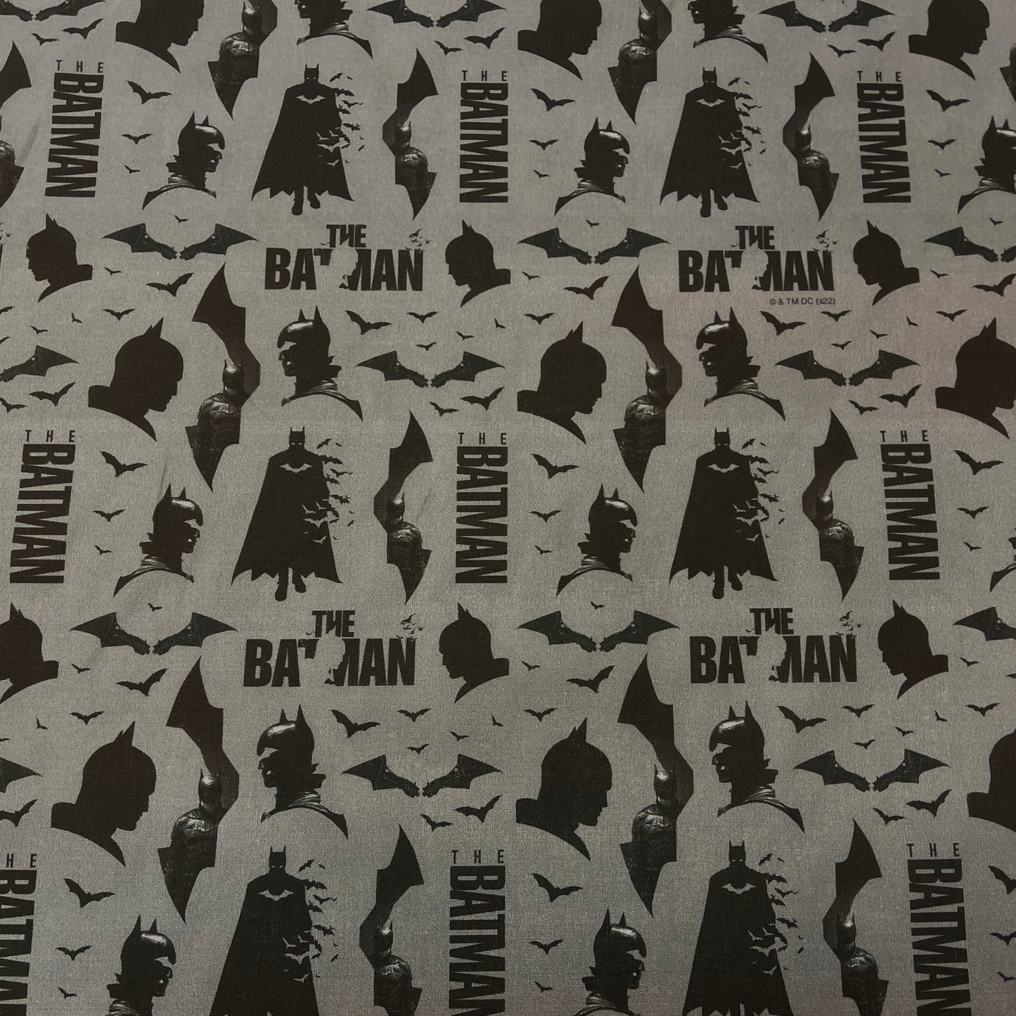Tissu 100 % coton - Batman sur fond gris The Batman ™© 135 g/m²
