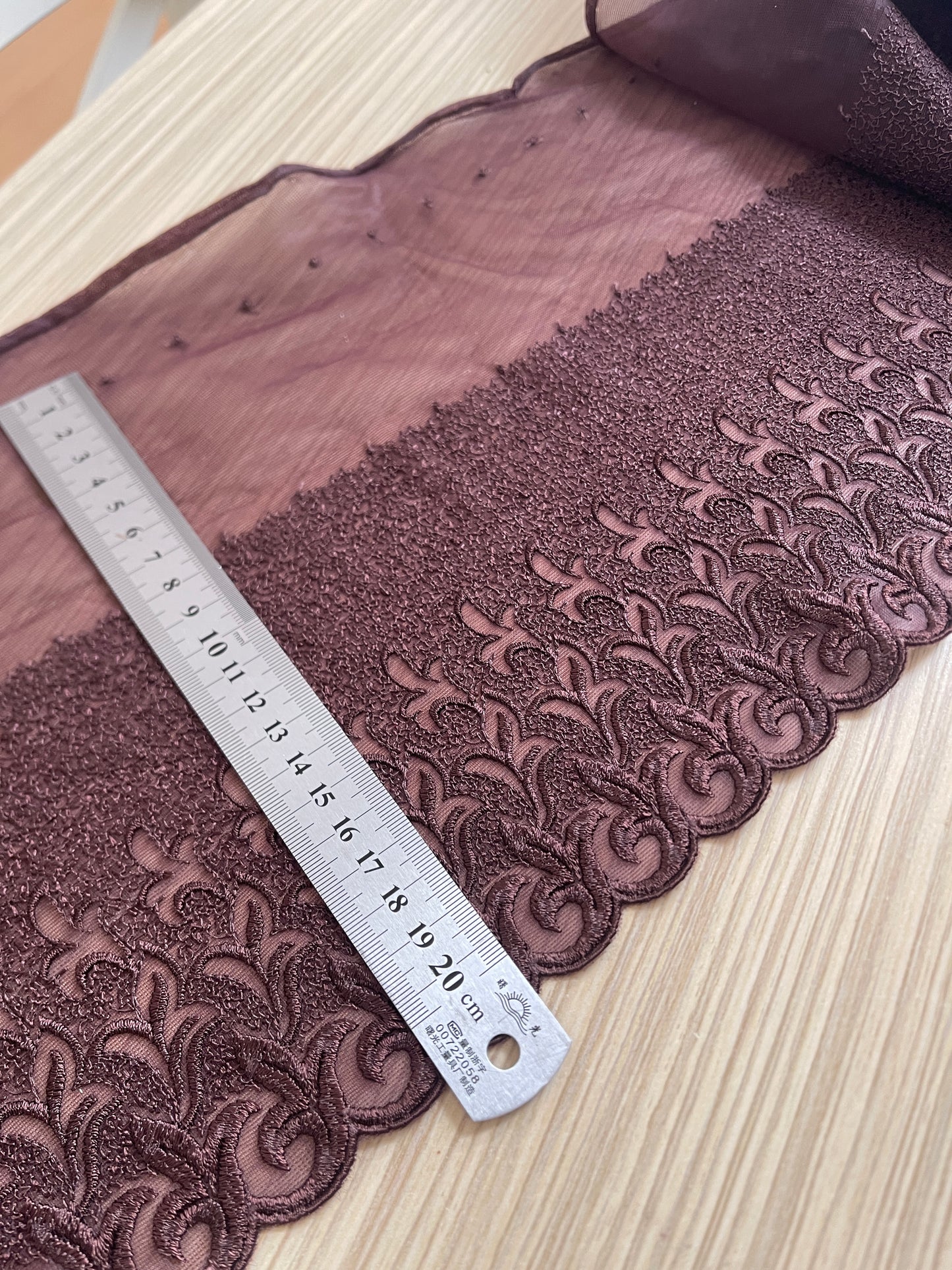 Izšūta mežģīne 25 cm-brūngani bordo
