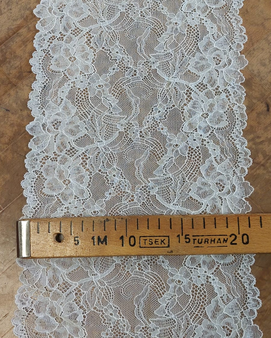 Elastic lace 21 cm - white