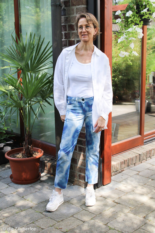 Image of denim fabric with batik pattern, blue-gray, 190 g/m² – available at Šarlotes audumi