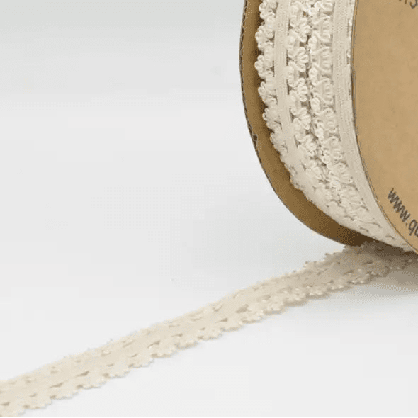 Image avec élastique en caoutchouc, dentelle 2,1 cm - vanille – disponible chez Šarlotes audumi