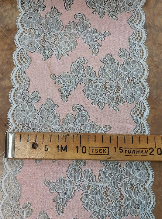 Image with elastic lace 19 cm - pink with white – available at Šarlotes audumi