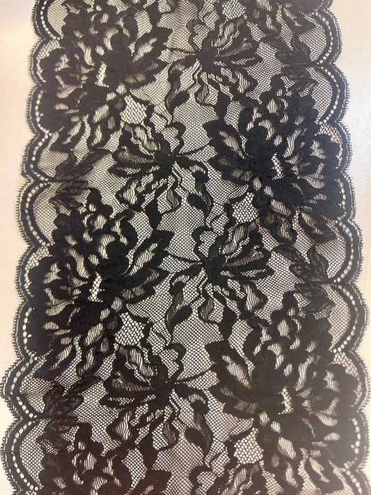 Image of elastic lace 20 cm-charcoal black – available online at Šarlotes audumi