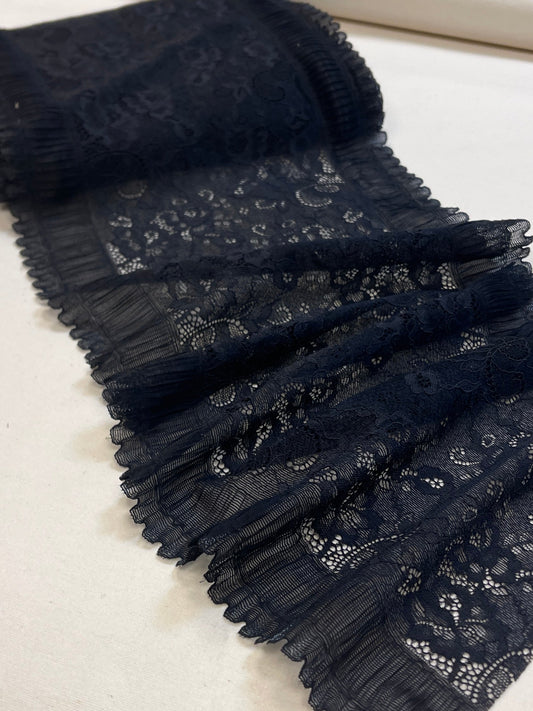 Image of elastic lace 22 cm - black with ruffles at the edges – available at Šarlotes audumi