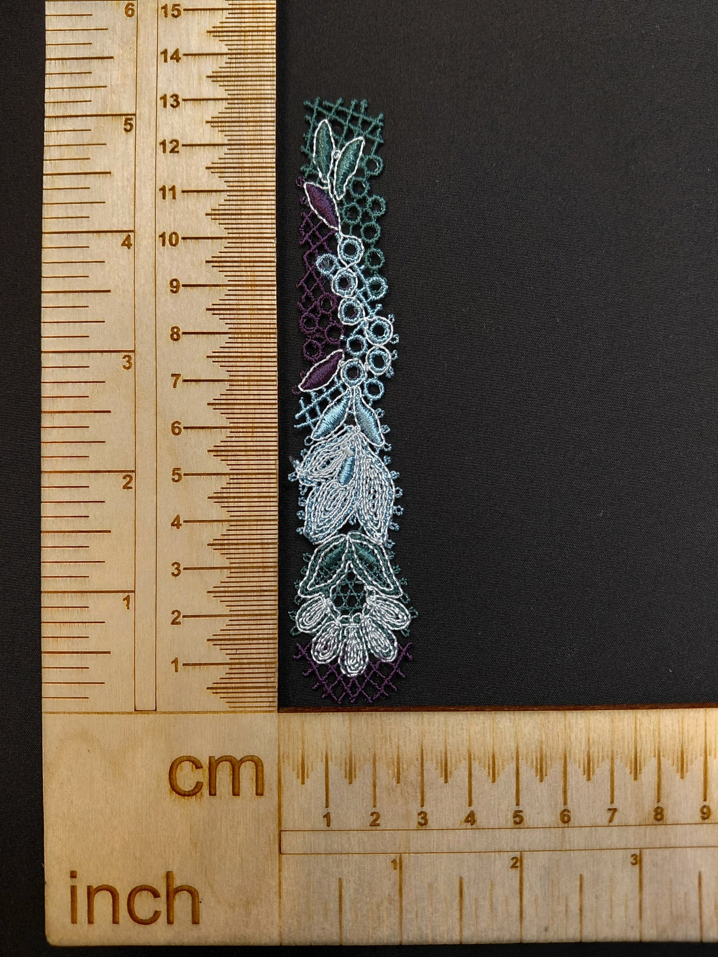Attēls ar Ielāps/uzšuve 13 x 2,5 cm – pieejams Šarlotes audumi