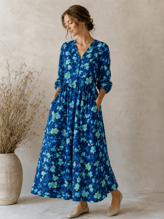 Image de lin et coton - feuilles sur fond bleu 170 g/m² – disponible chez Šarlotes audumi