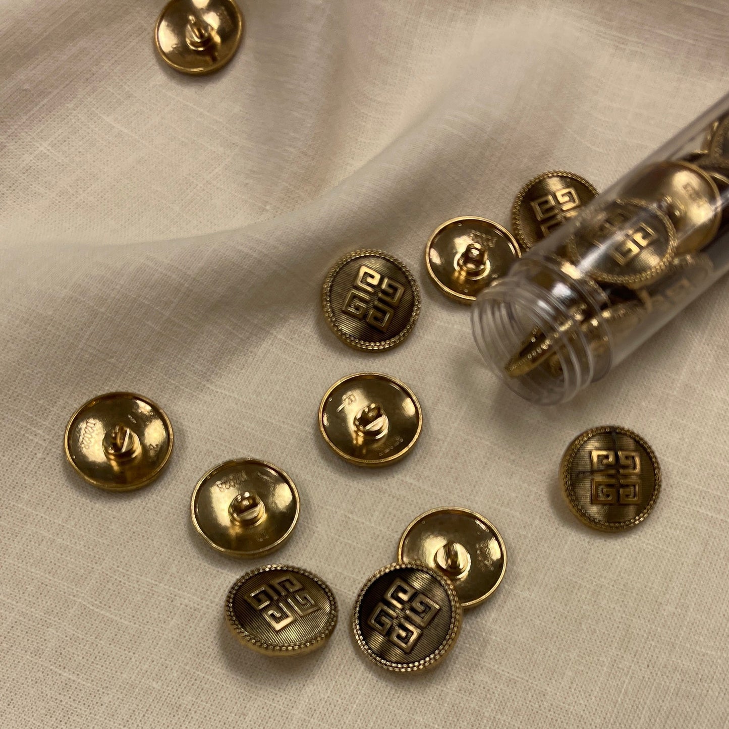 Metal buttons on a shank 20 mm - gold