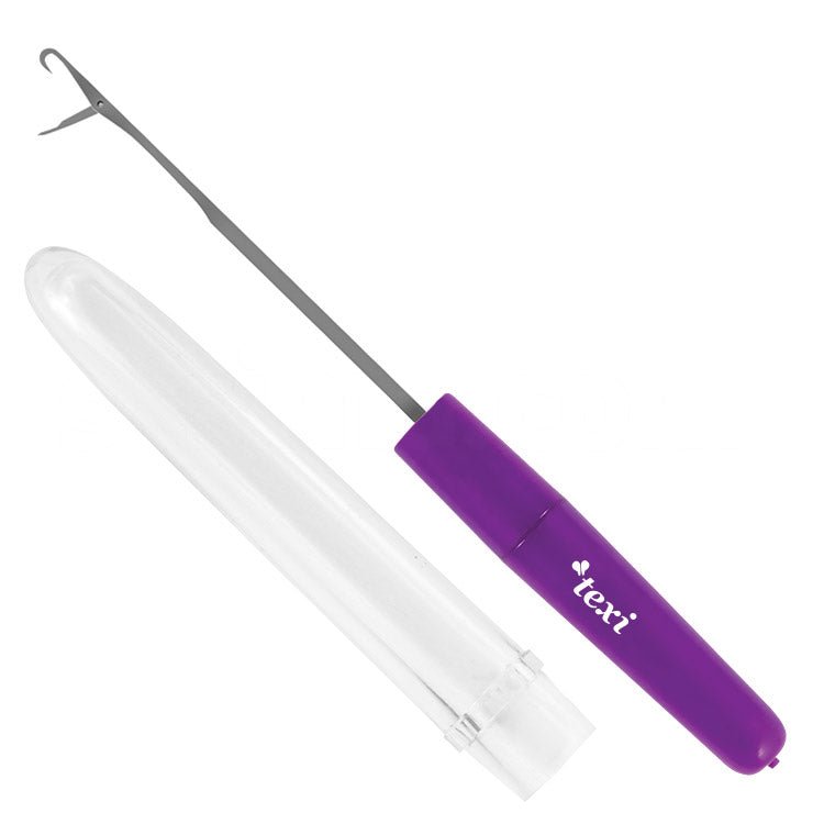 Accessoire pour enfiler les coutures de surjeteuse et renforcer les tricots