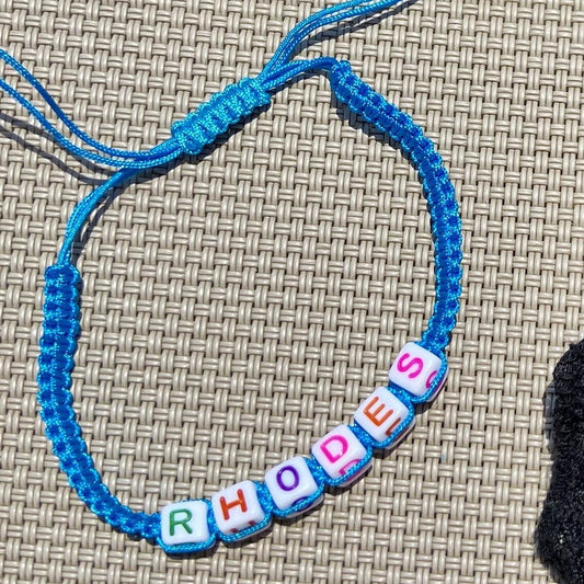 Image of plastic letter beads – cubes | 6 × 6 mm | 10 grams – available at Šarlotes audumi