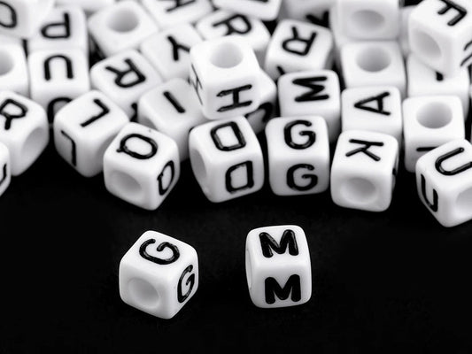 Plastic beads with letters, cubes 6×6 mm