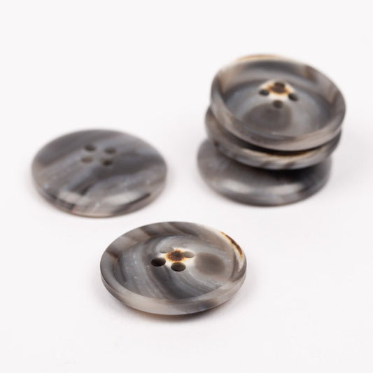 Attēls ar Plastmasas pogas 15 mm - pelēkas – pieejams Šarlotes audumi