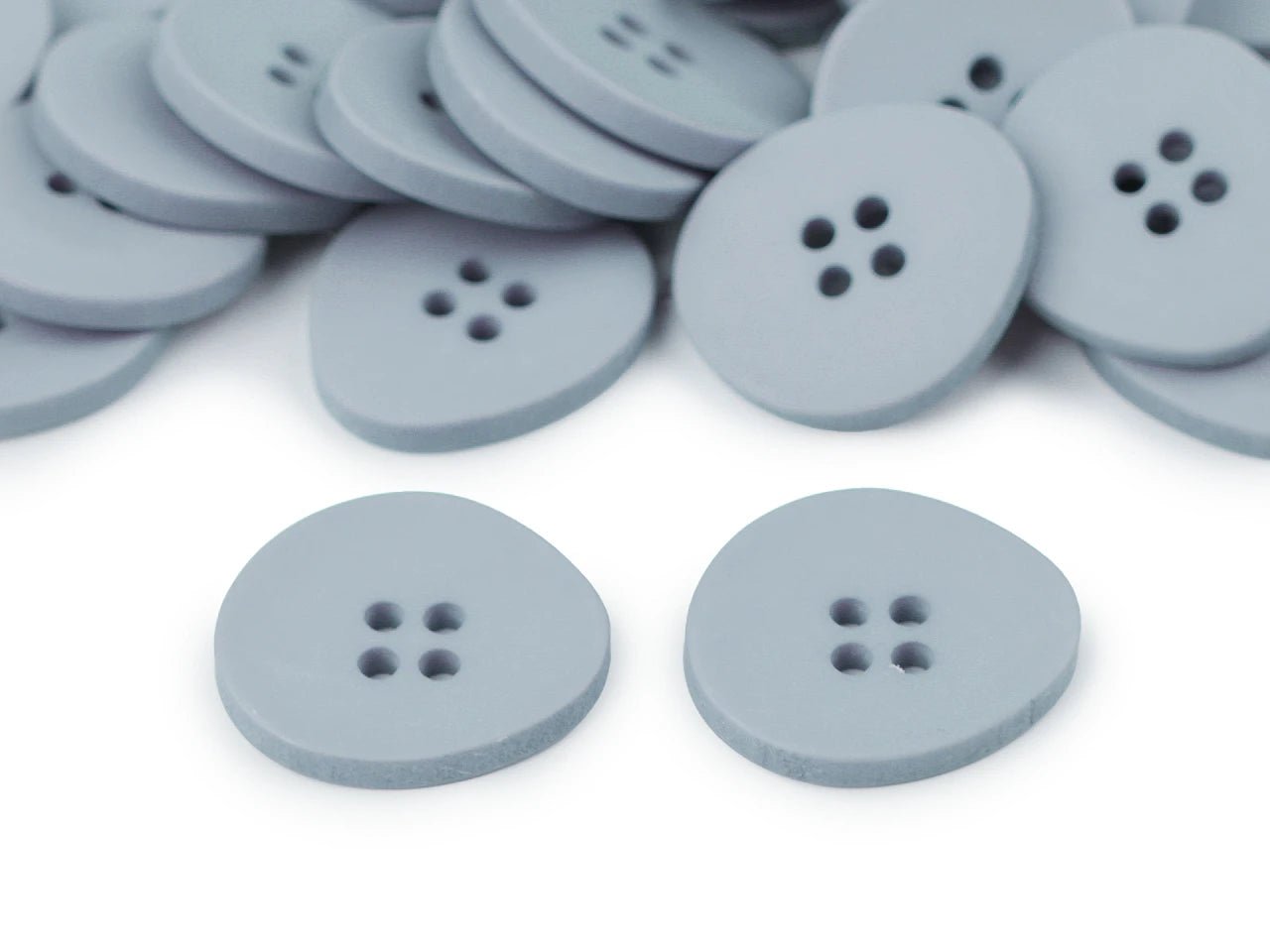 Image of plastic buttons 20 mm|in assorted shades – available from Šarlotes audumi