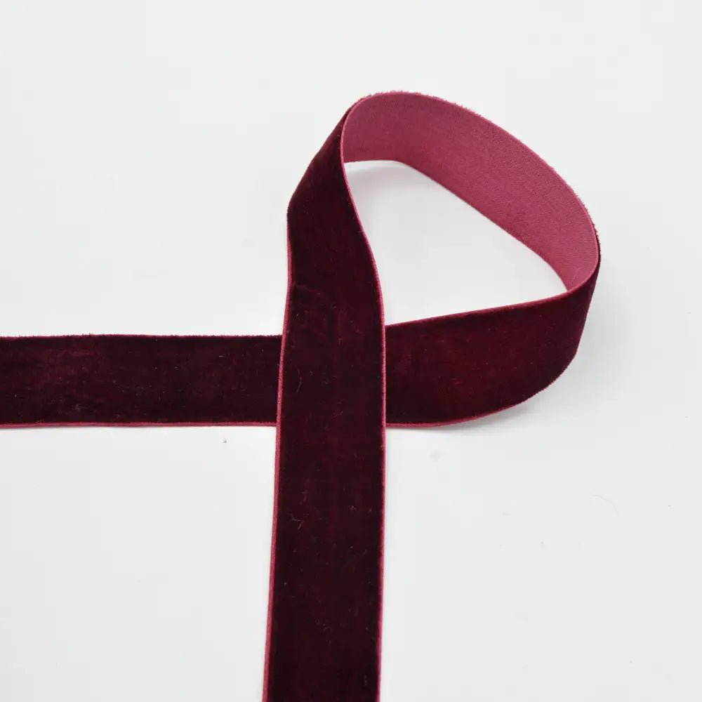 Attēls ar Samta lente 25 mm - bordo – pieejams Šarlotes audumi