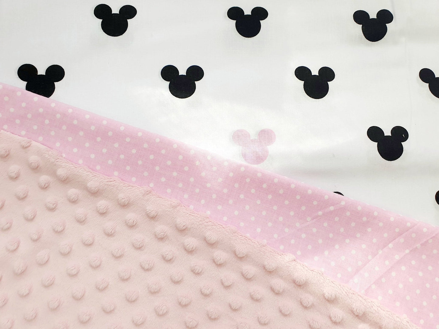 Tissu 100 % coton à pois blancs sur fond rose (4 mm) 130 g/m²