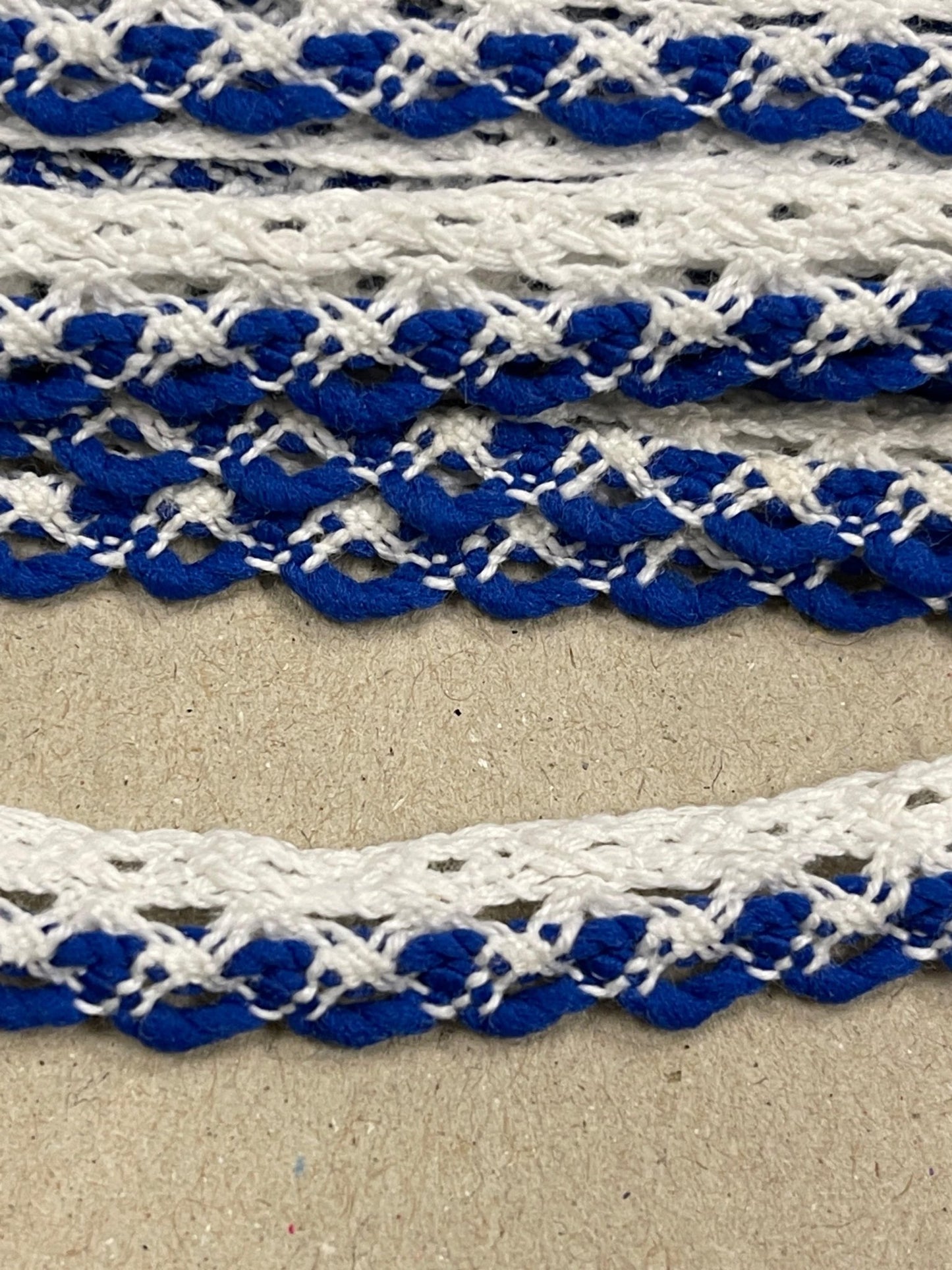 100% Baumwollspitze-1,2 cm weiß mit kornblumenblau-LV