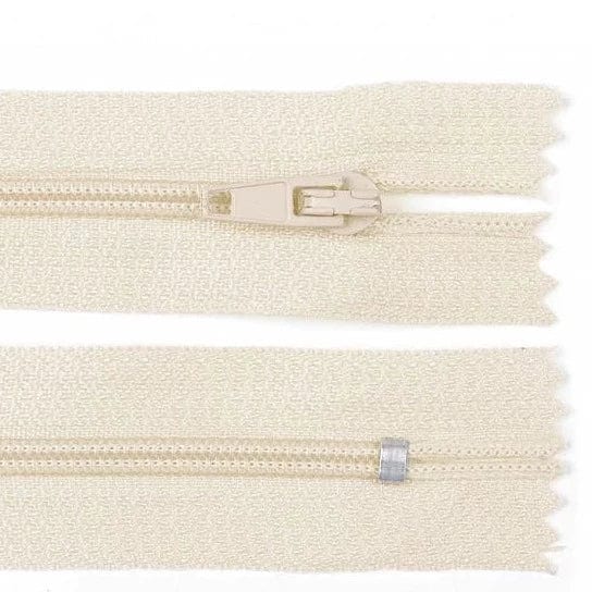 Fermeture éclair fermée, beige clair