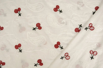 Tissu en coton brodé - cerises 110 g/m²