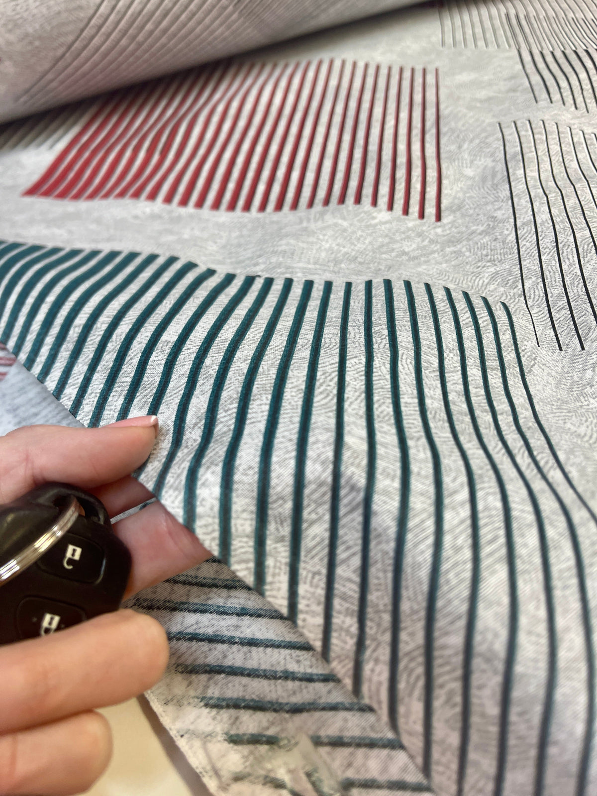 Kuva 100 % puuvillakankaasta, ruudullisella raitakuviolla, 220 cm – saatavilla verkossa Šarlotes audumi
