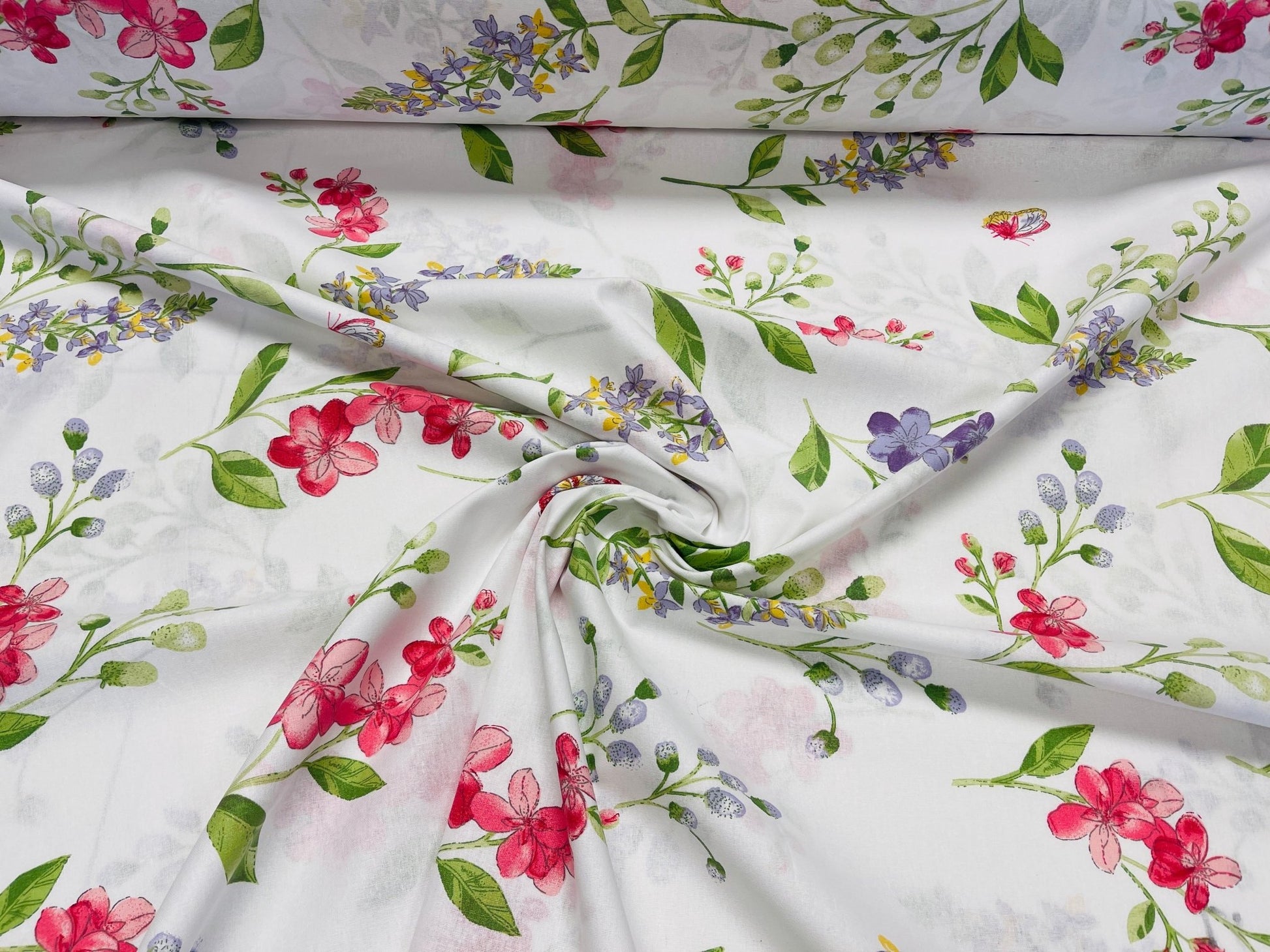 Tissu 100 % coton - fleurs printanières 220cm 125 g/m²
