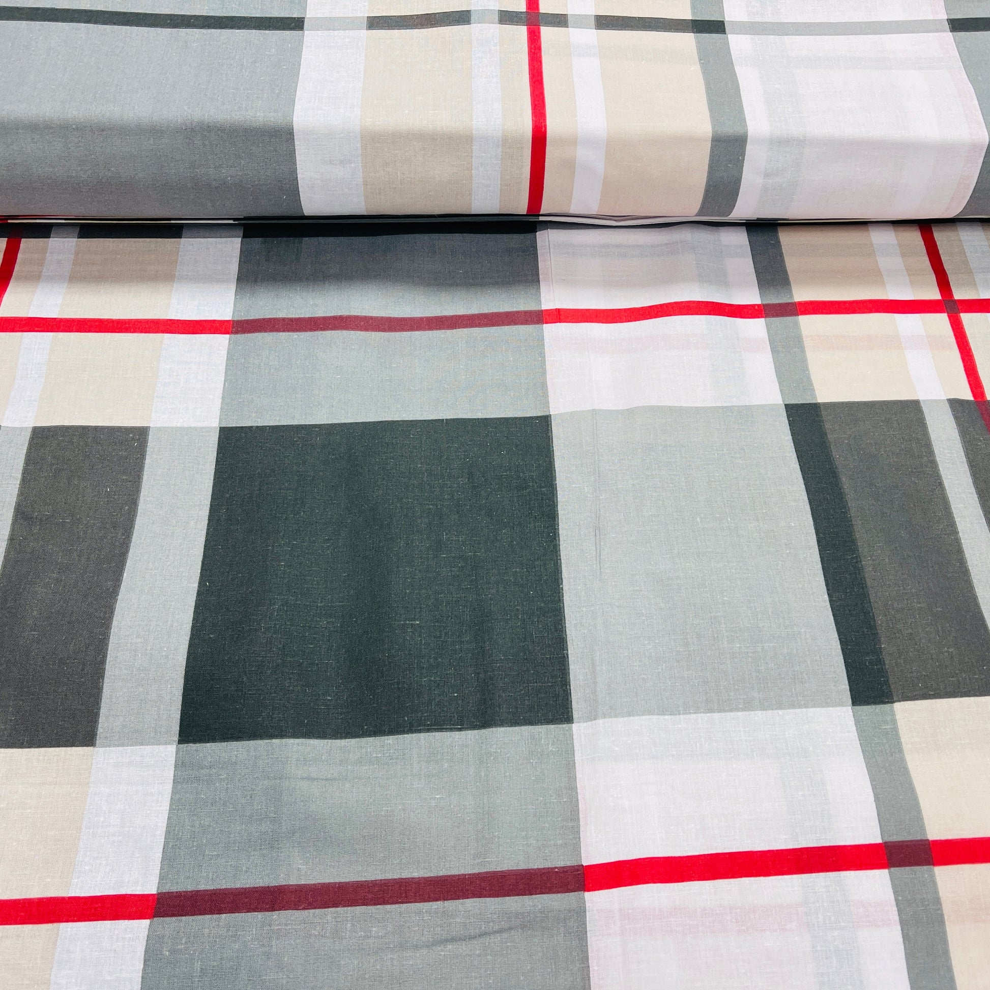 100 % tissu en coton - à carreaux gris et rouges 125 g/m