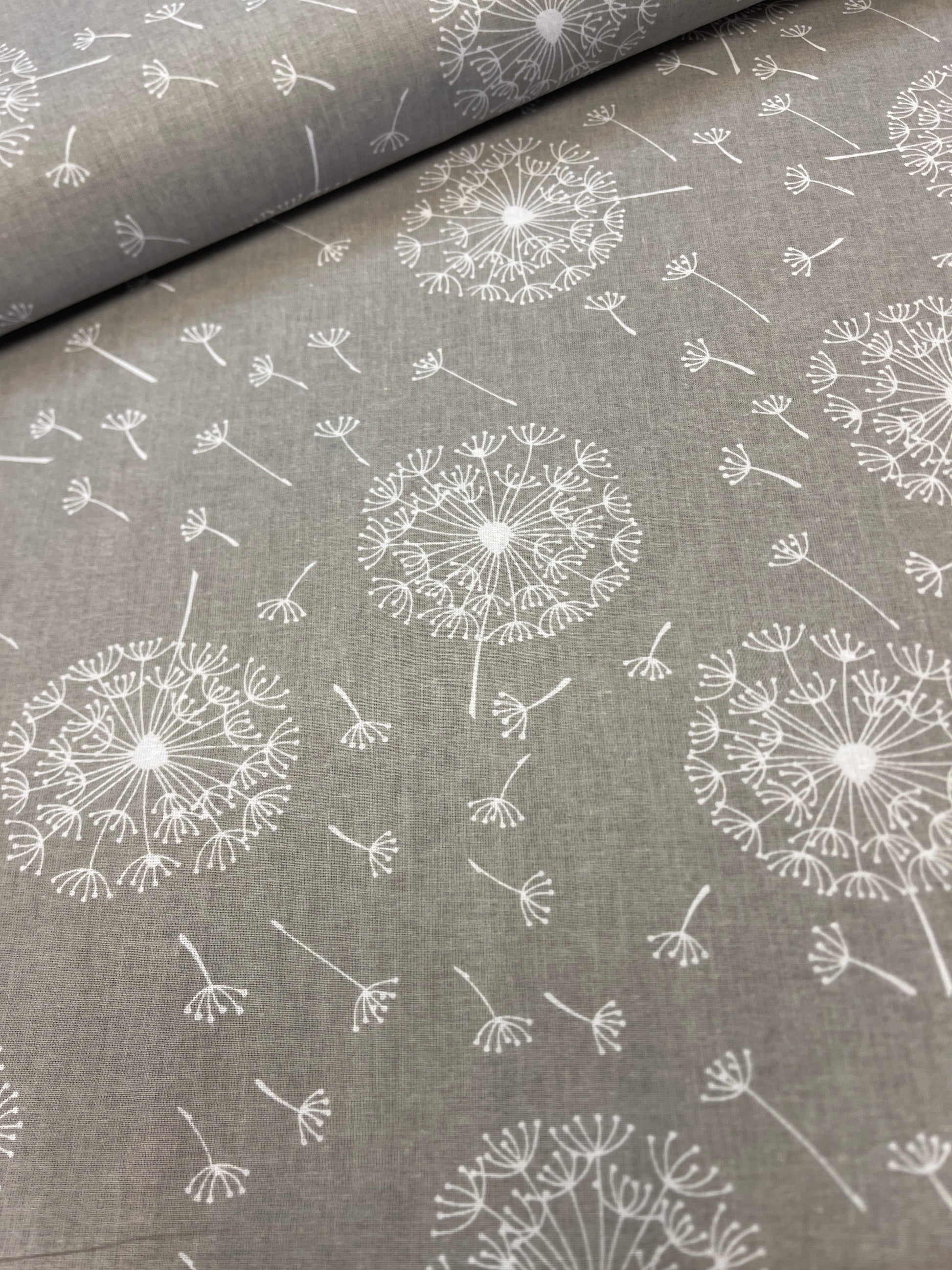 100% coton - motif de pissenlits sur fond gris 125 g/m²