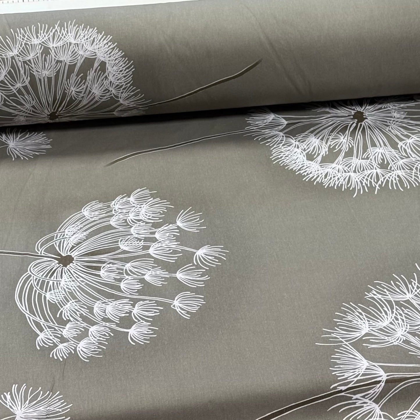 alt
Image with 100% cotton fabric - dandelion fluff 220cm 146 g/m² – available at Šarlotes audumi