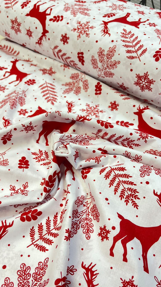 Kuva 100 % puuvillakankaasta, punaiset peurat valkoisella taustalla – saatavilla netissä Šarlotes audumi