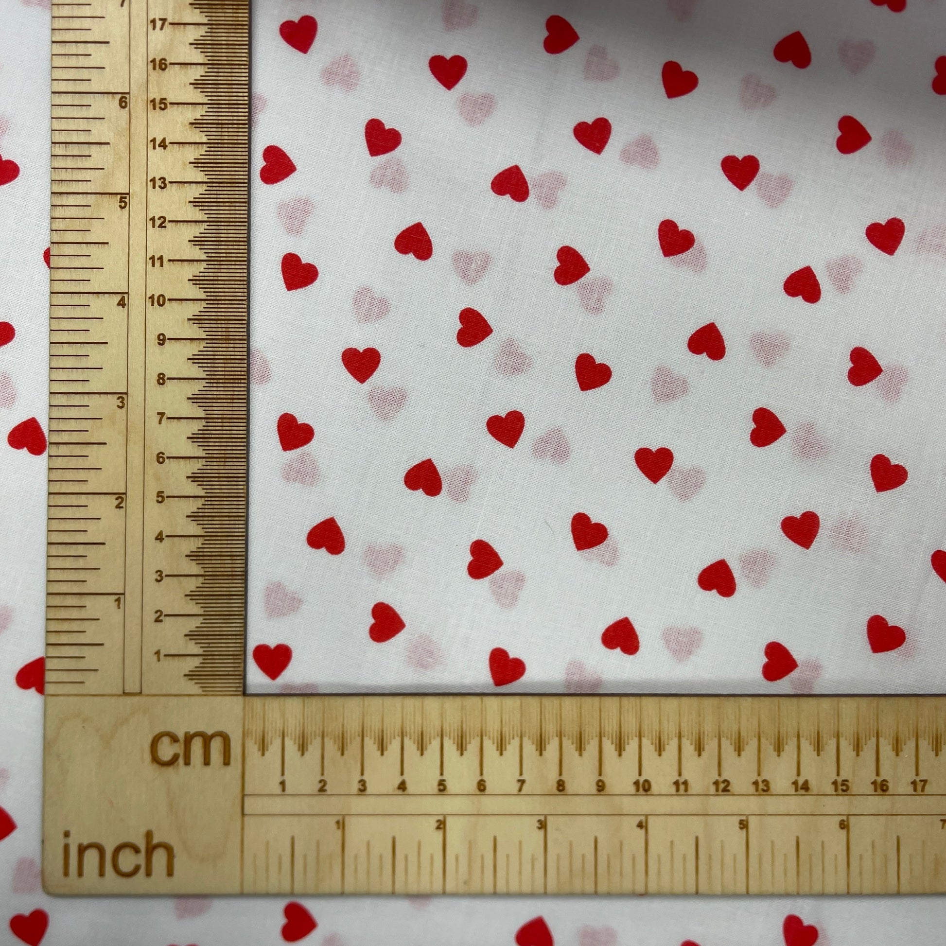 100 % tissu en coton - cœurs sur fond blanc 125 g/m