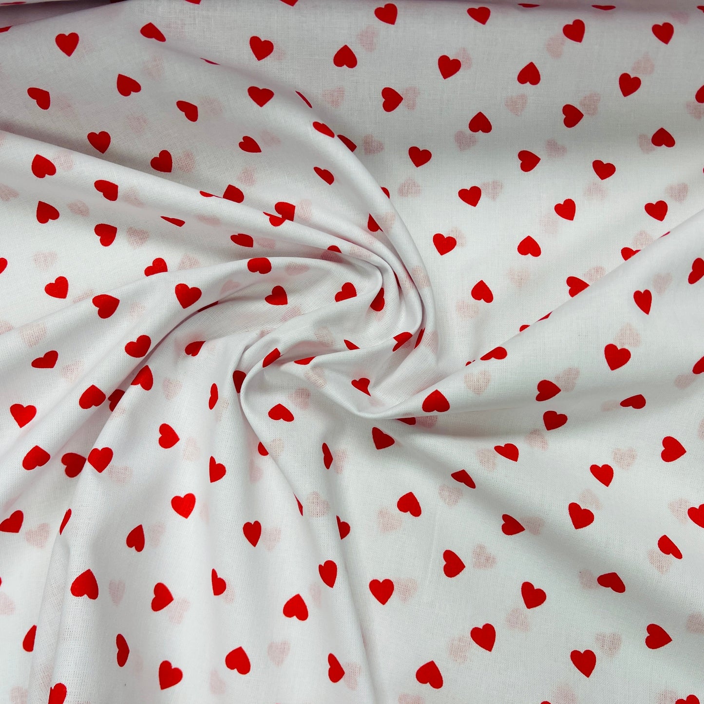 100% tissu en coton - petits cœurs sur fond blanc 125 g/m
