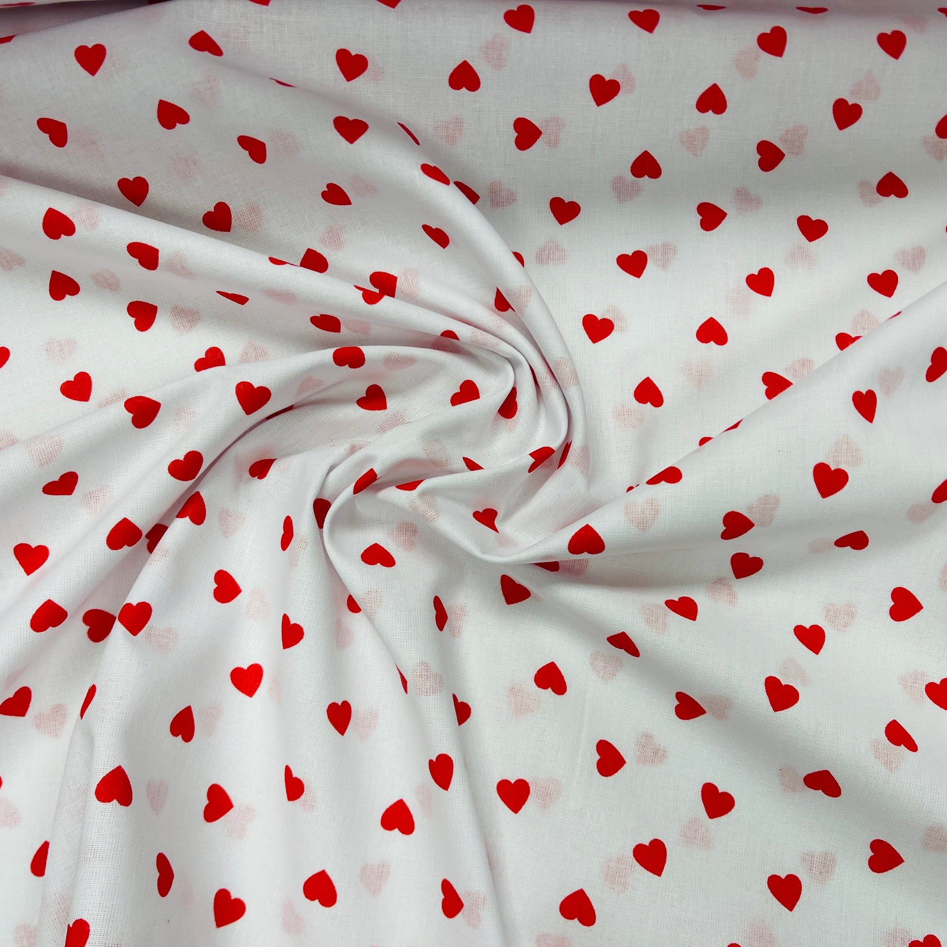 100% tissu en coton - petits cœurs sur fond blanc 125 g/m