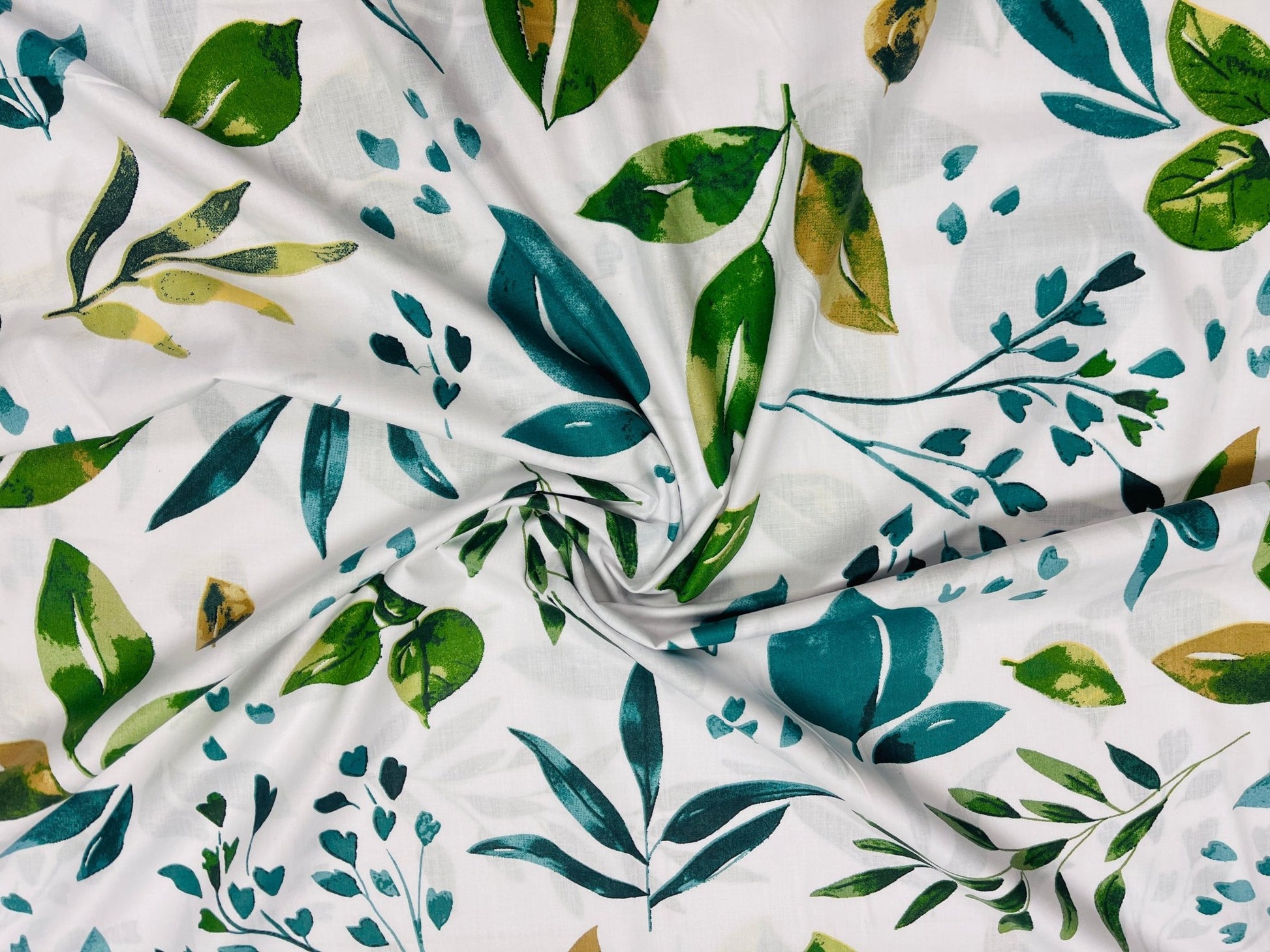 100% tissu en coton - feuilles vertes sur fond blanc 125 g/m