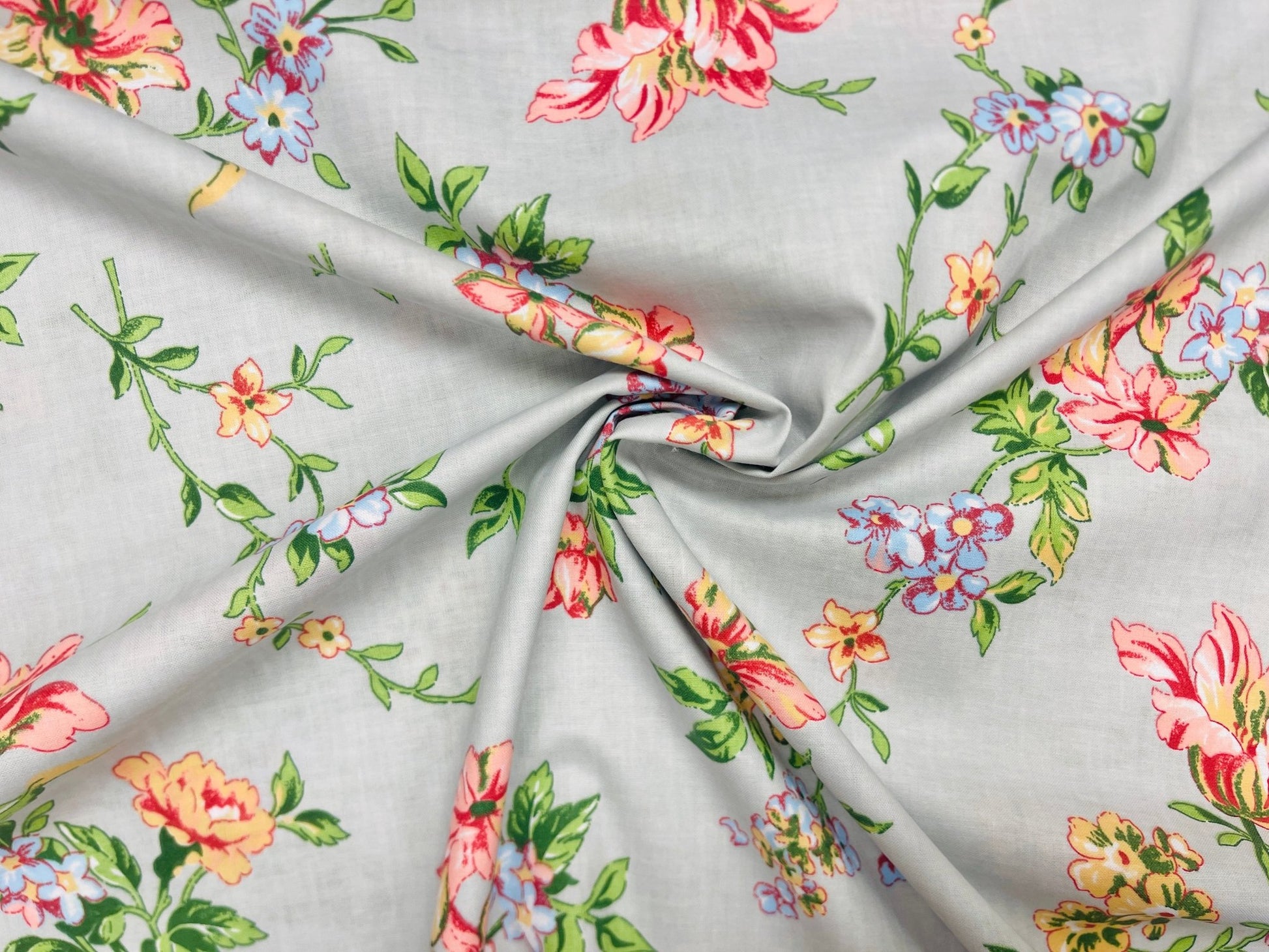 Tissu 100 % coton, fleurs et gris clair 130 g/m²