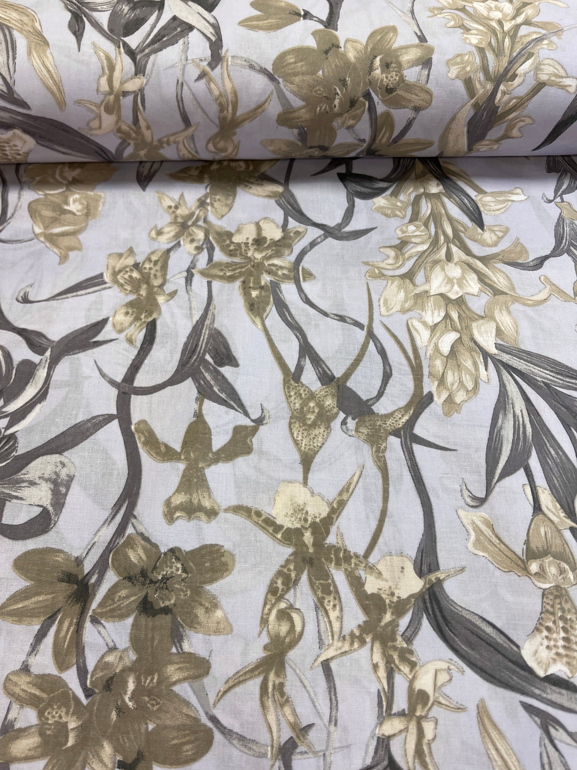 Tissu 100 % coton - motif floral gris 125 g/m²
