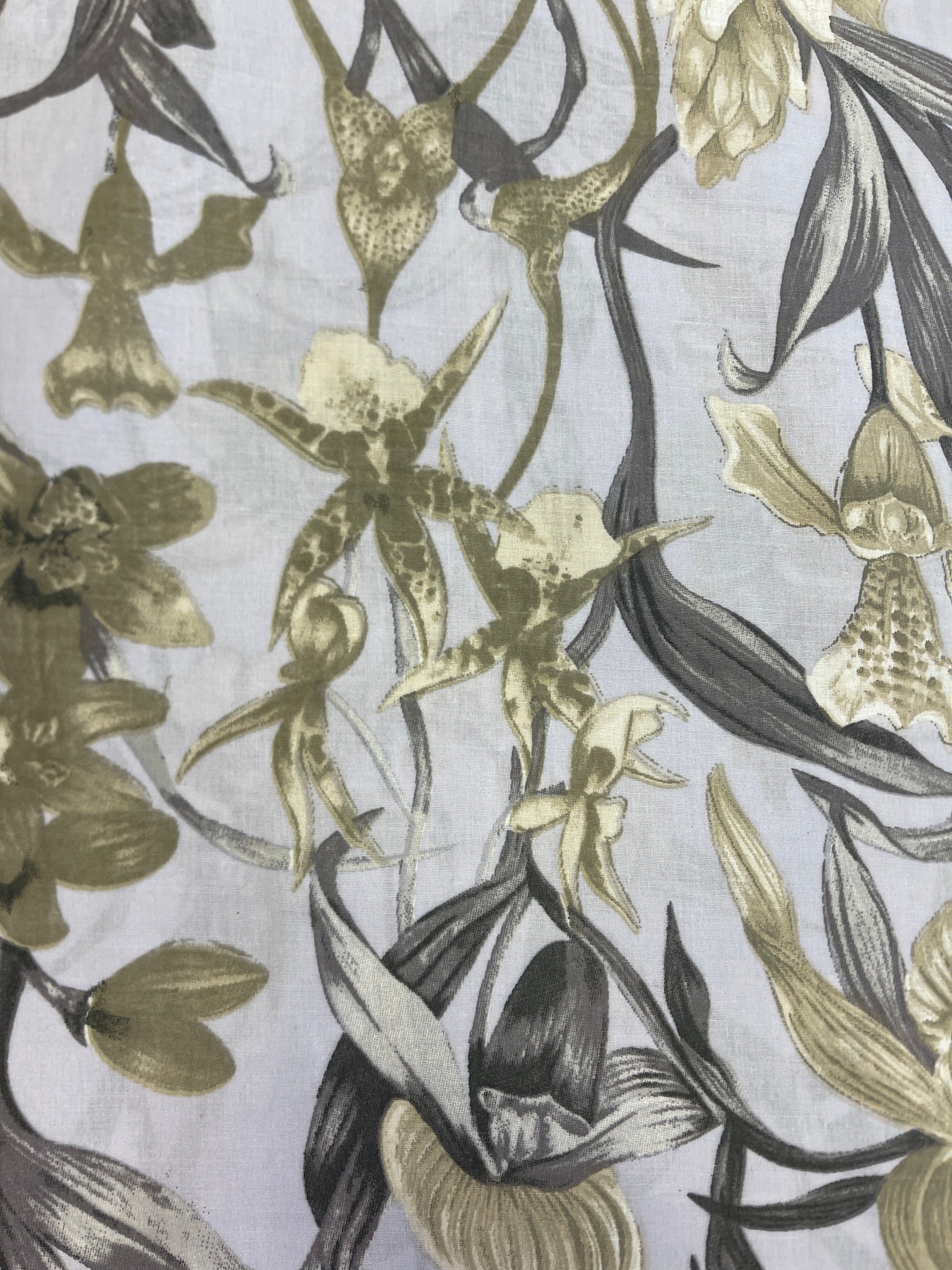 Tissu 100 % coton - motif floral gris 125 g/m²