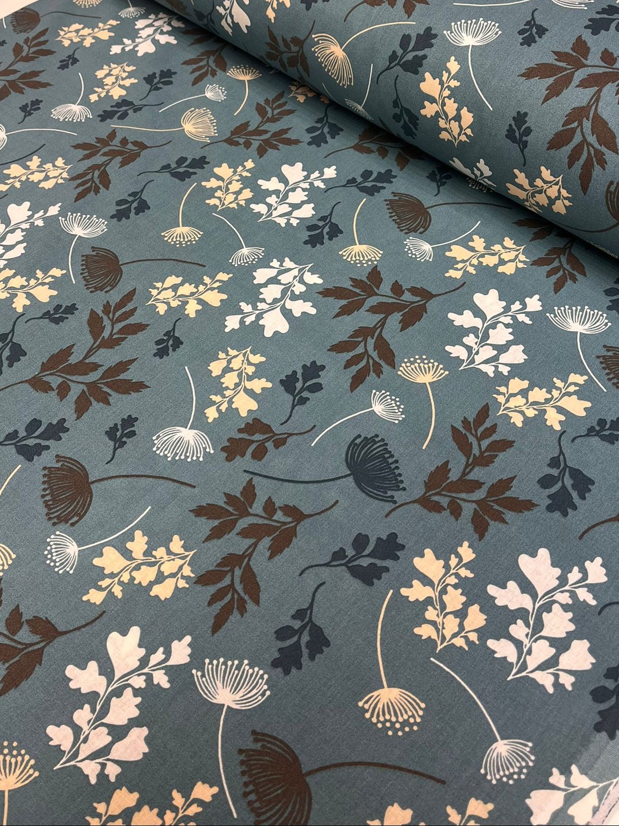Image of 100% cotton fabric - blue-green leaf pattern 125 g/m² – available at Šarlotes audumi