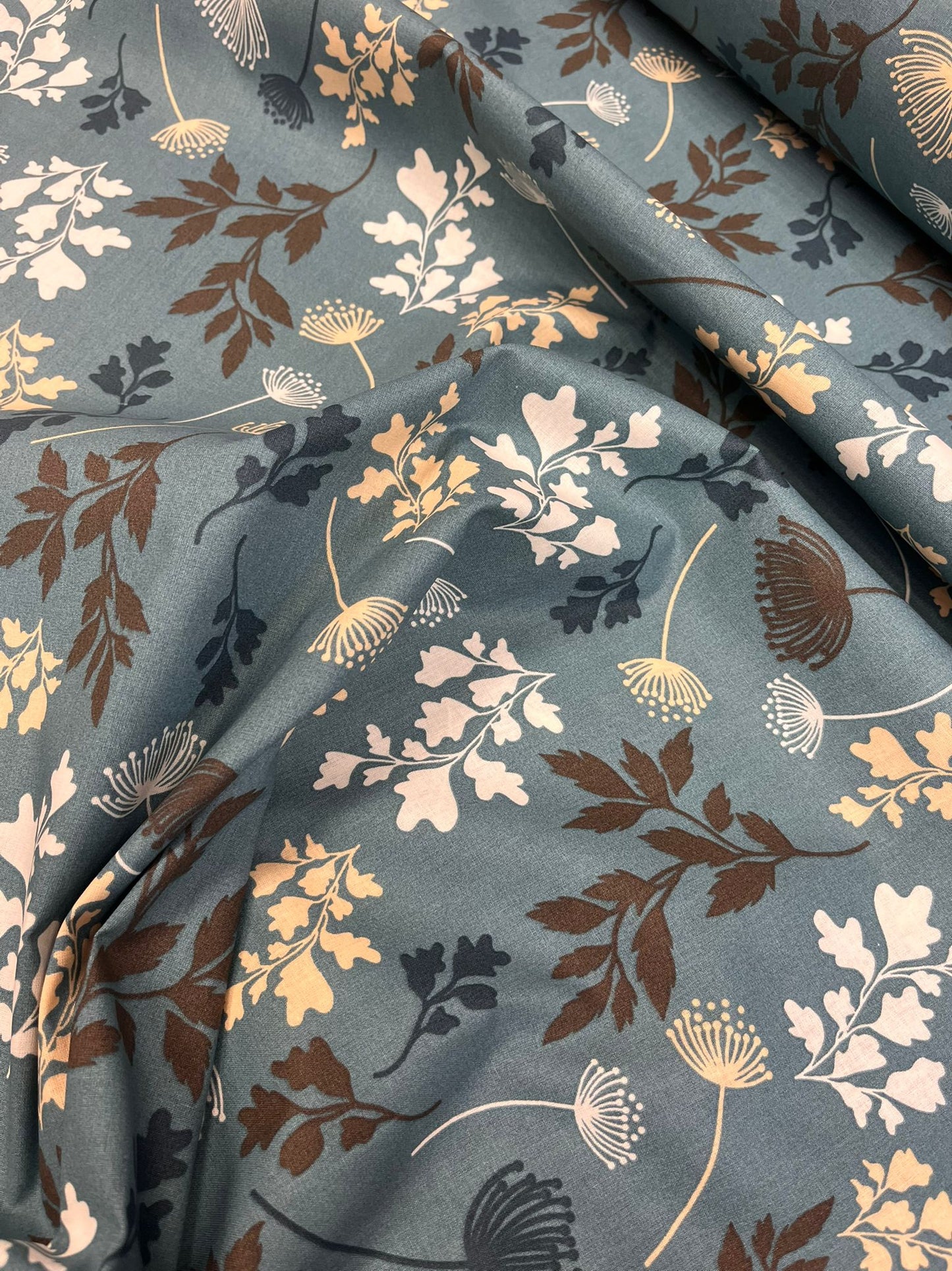 Image with 100% cotton fabric - blue-green leaf pattern 125 g/m² – available at Šarlotes audumi