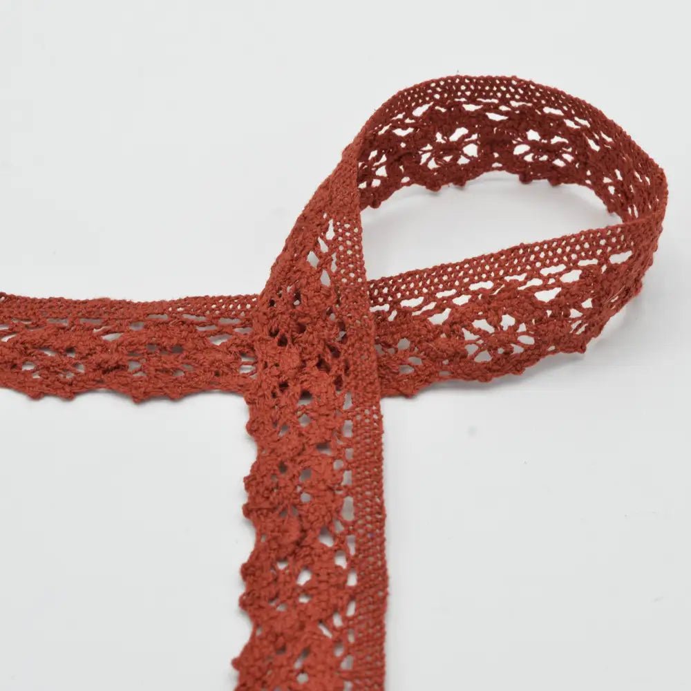 Image avec dentelle 100 % coton de 3 cm - orange foncé – disponible chez Šarlotes audumi