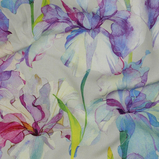 Image of 100% viscose fabric with irises on a light background, 105 g/m² – available at Šarlotes audumi