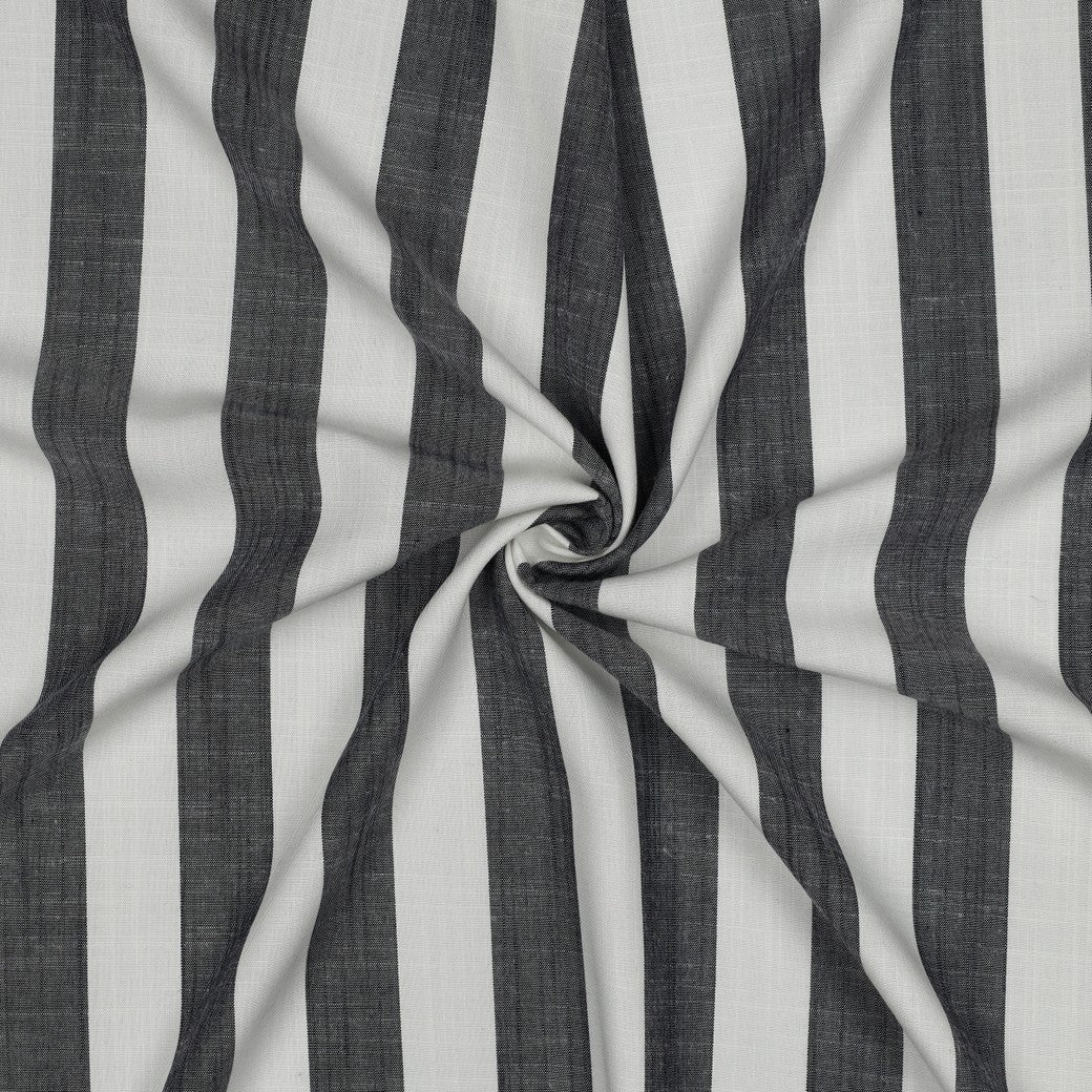 Image du tissu en viscose 100 % à rayures 180 g/m² – disponible chez Šarlotes audumi