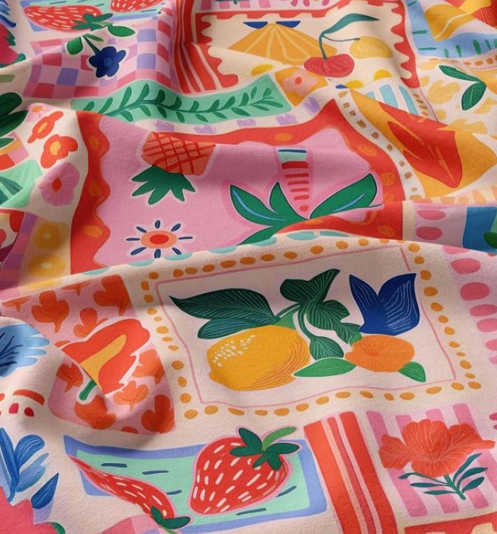 Image avec tissu 100 % viscose - Espagne ensoleillée 125 g/m² – disponible chez Šarlotes audumi