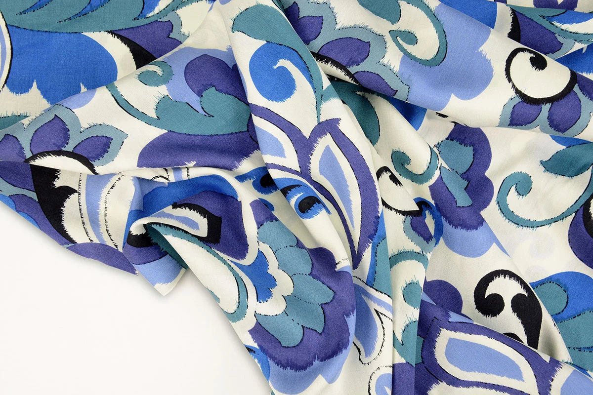 100% viscose fabric - blue abstract pattern 95 g/m²