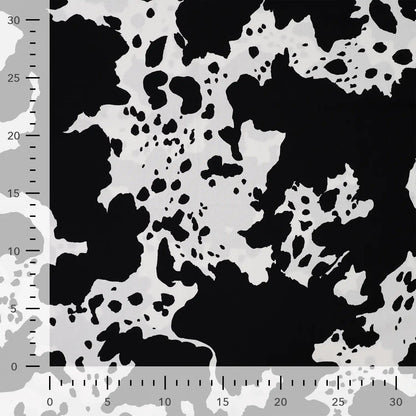 Image de satin 100% viscose à motif dalmatien 105 g/m² – disponible chez Šarlotes audumi