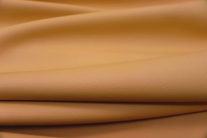 Kuva 2. Luonnollinen naudannahka käsitöihin – sileä, taipuisa, mattapintainen 0,8–1,0 mm – saatavilla verkossa Šarlotes audumi
