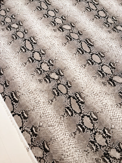 Viscose crepe fabric with snakeskin pattern in beige tones – Italy