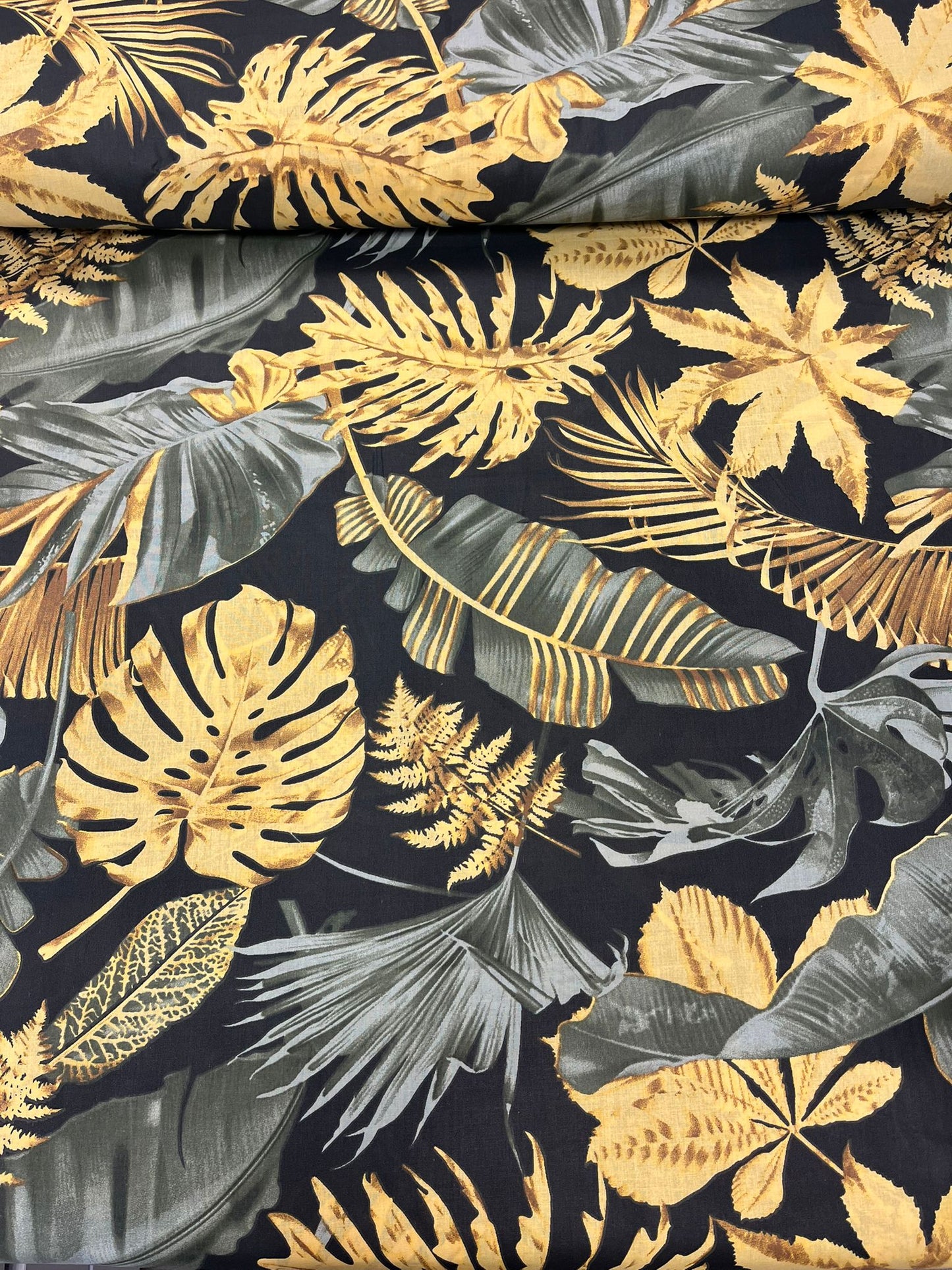 100% Kokvilnas audums-tumšās lapas 125 g/m²