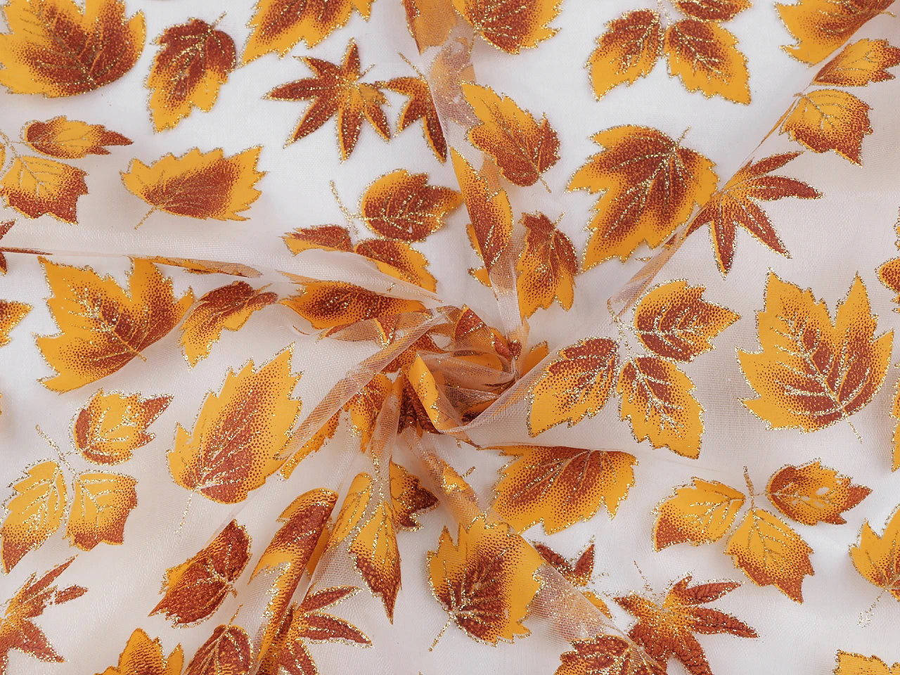 Organzas audums ar mirdzošu rudens lapu rakstu