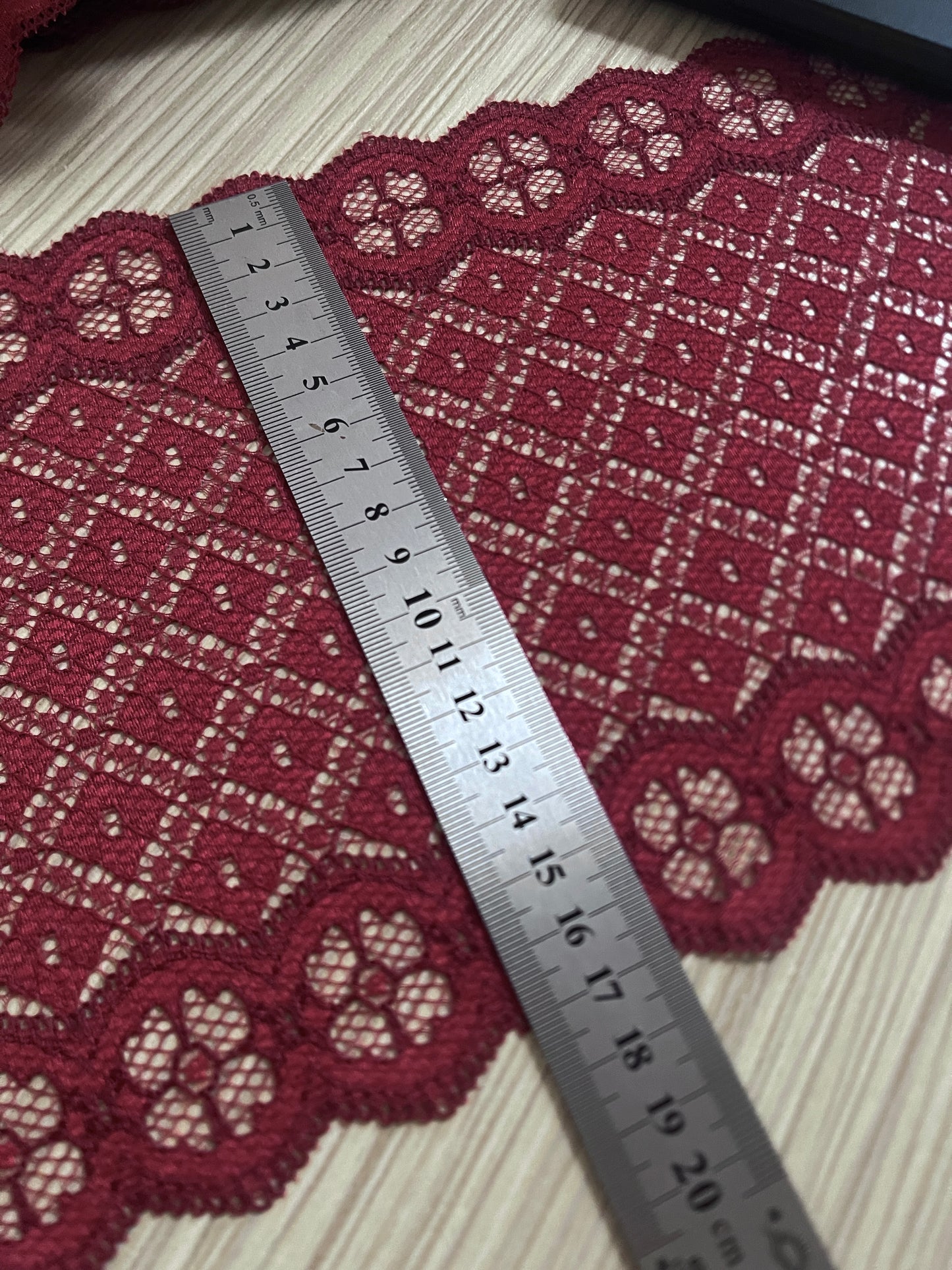 Mežģīne 17 cm-tumši sarkana