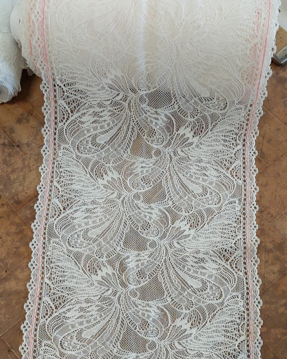 Elastic lace 21 cm - white with pink trim