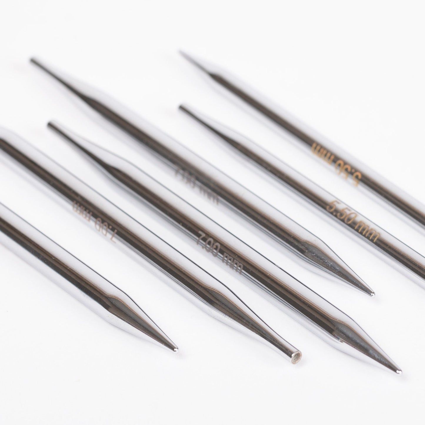 Image avec l’aiguille circulaire DROPS Pro Classic en laiton, pointes interchangeables 12 cm | 3.0 mm - 10.0 mm – disponible chez Šarlotes audumi
