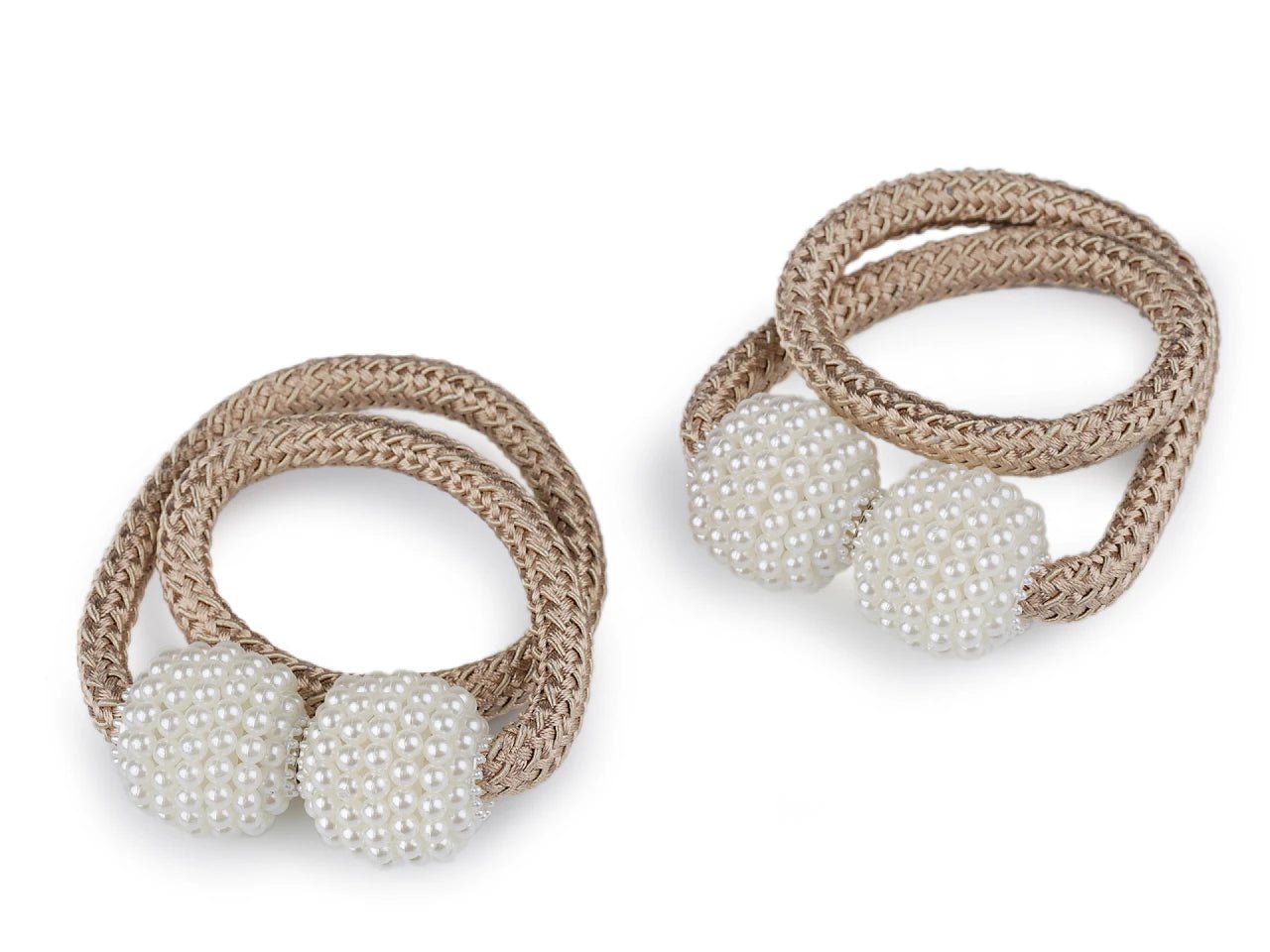 Image avec attaches de rideaux aimantées (lot de 2) de différentes teintes – disponible chez Šarlotes audumi